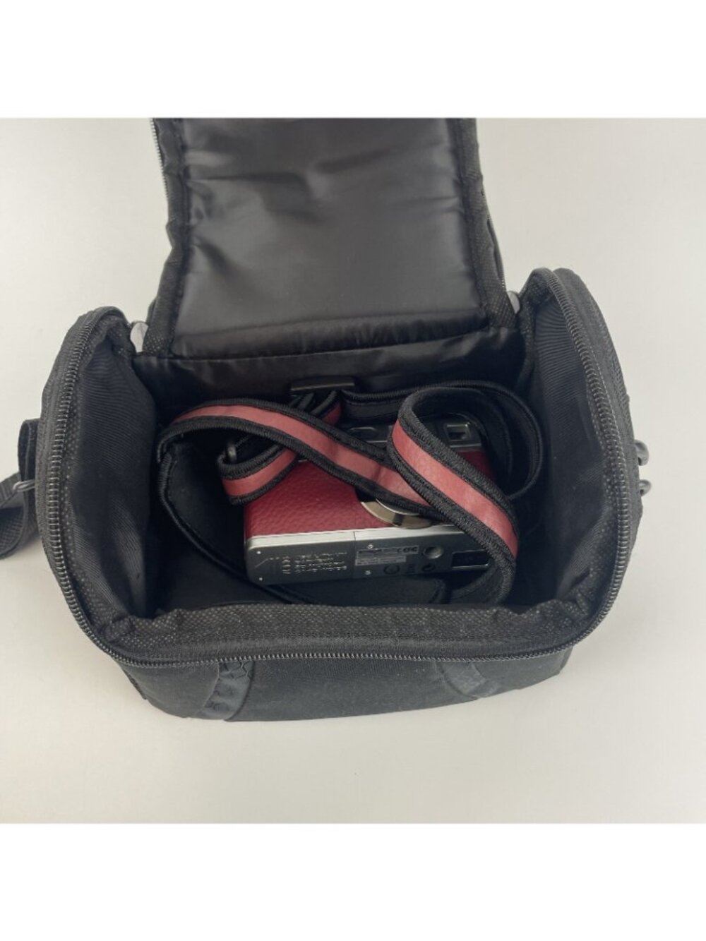 Polaroid iE827 Retro Digital Camera 18MP Red β W/ Strap & Bag | No Power - Picture 4 of 5